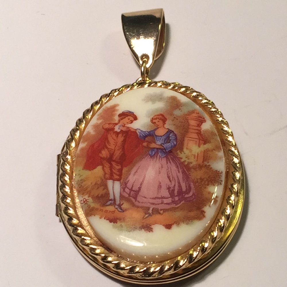 Vintage Fragonard Victorian couple locket